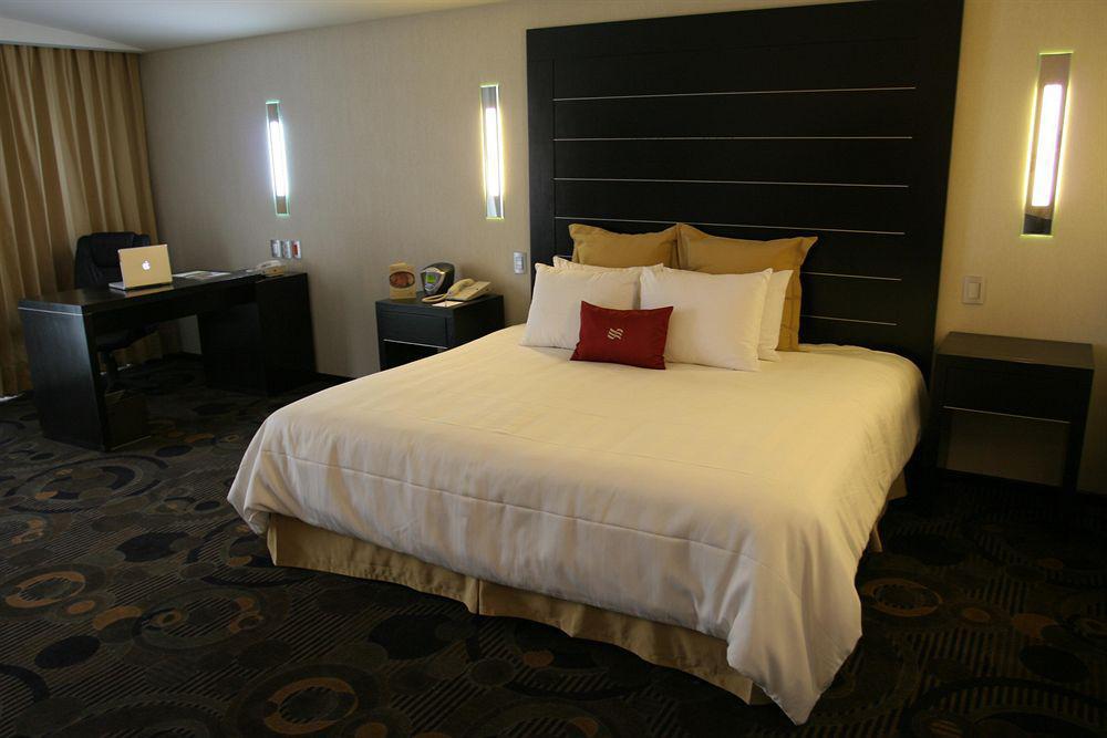 Crowne Plaza Toluca - Lancaster By Ihg Hotel Room photo