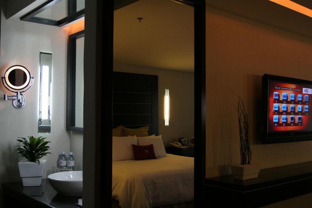 Crowne Plaza Toluca - Lancaster By Ihg Hotel Room photo