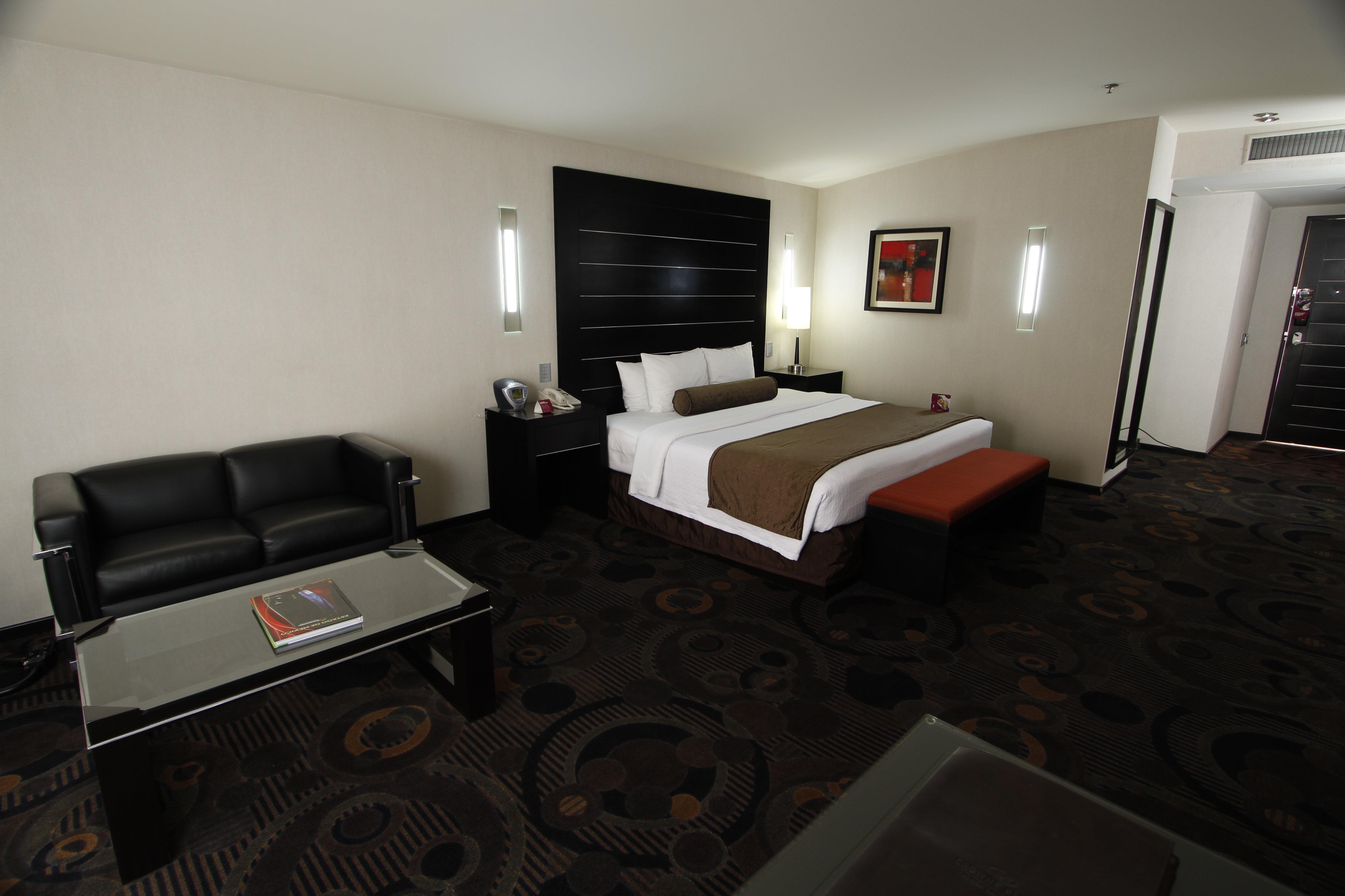 Crowne Plaza Toluca - Lancaster By Ihg Hotel Exterior photo