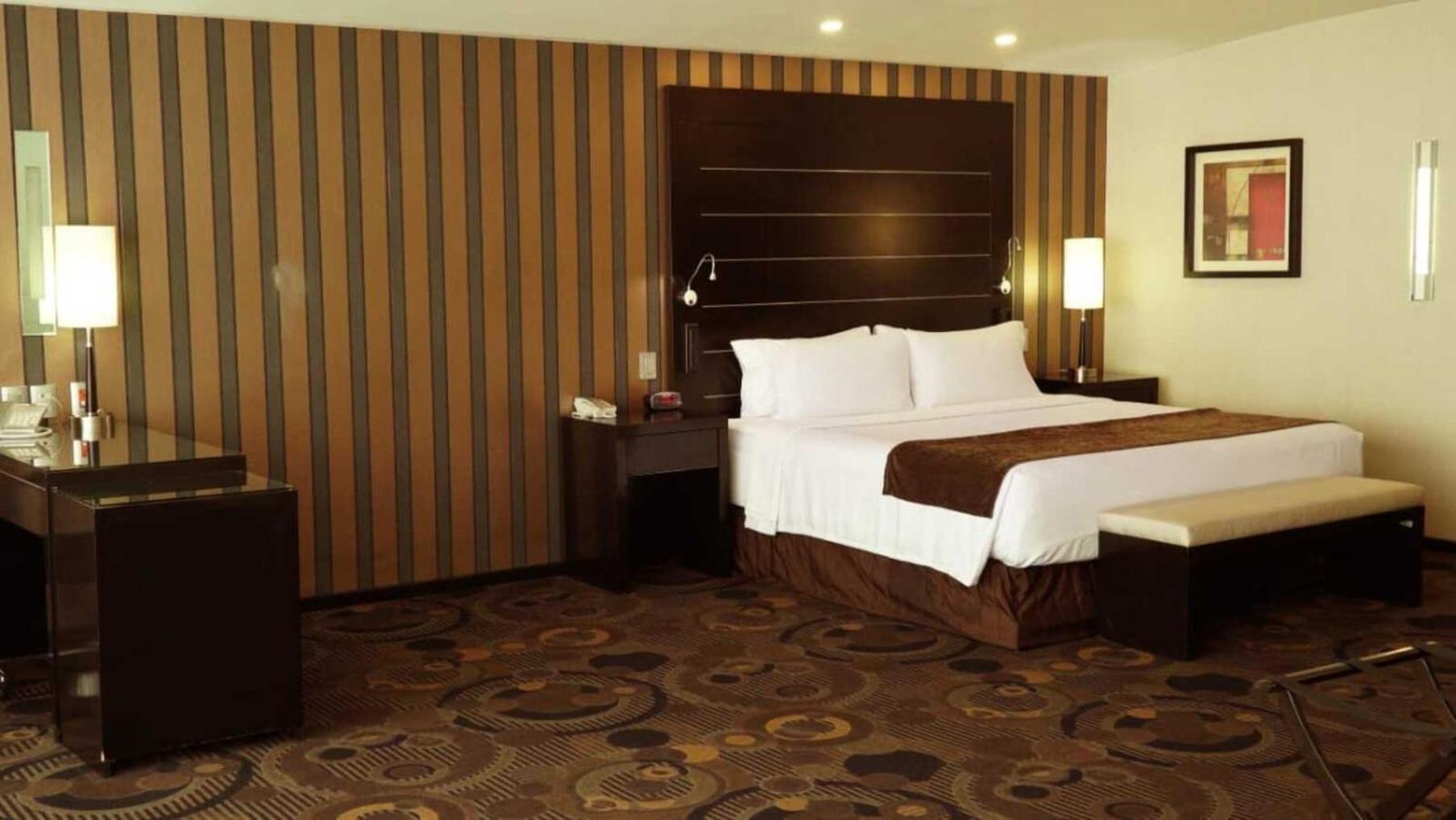 Crowne Plaza Toluca - Lancaster By Ihg Hotel Exterior photo
